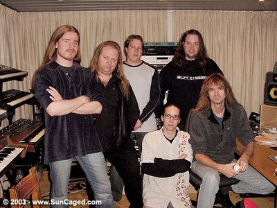 Sun Caged met Arjen Lucassen in de studio